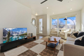 Mountain View Home with King Beds and Rooftop Deck